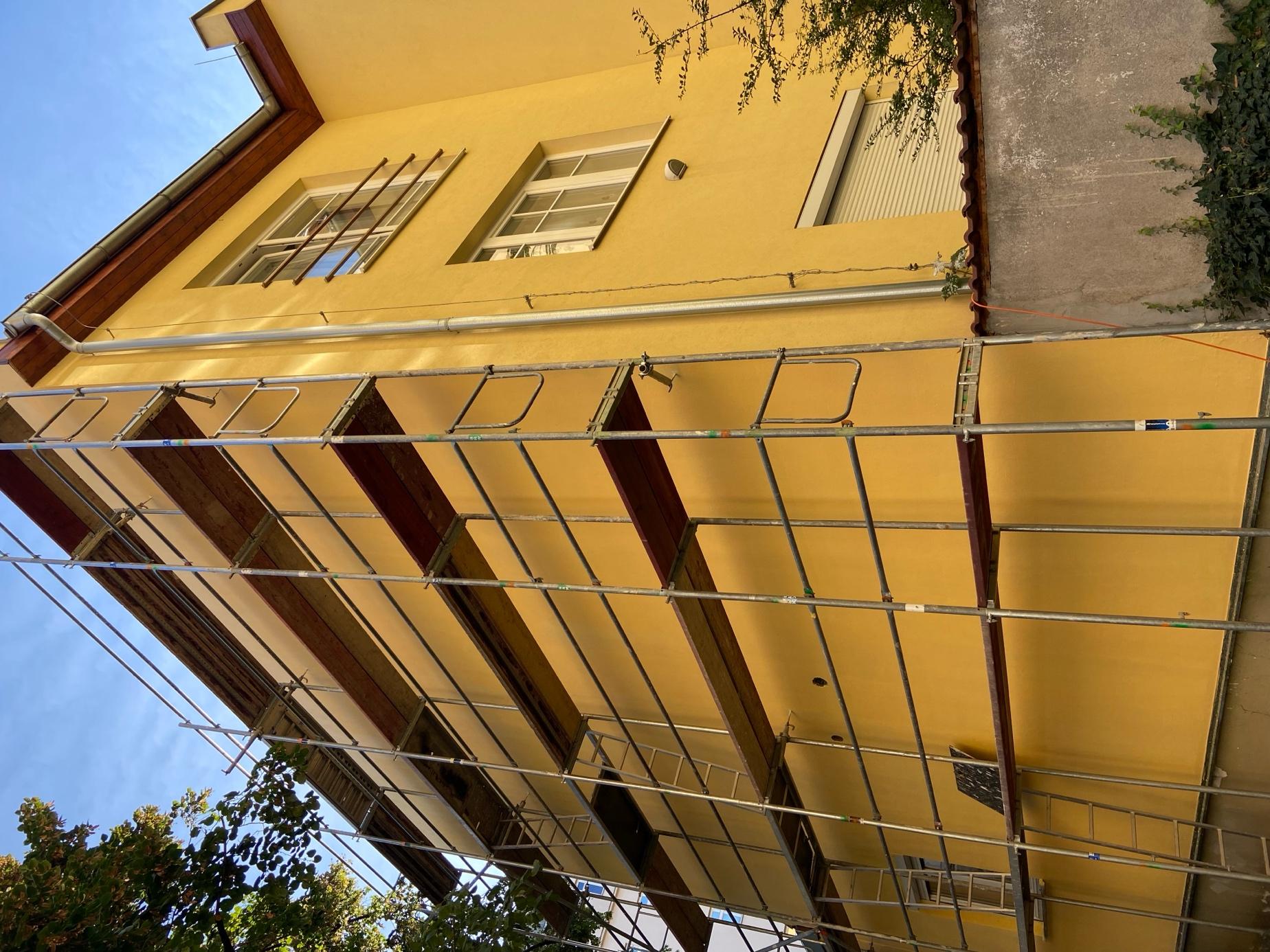 Fotodokumentace realizace — posílení izolace bytového domu